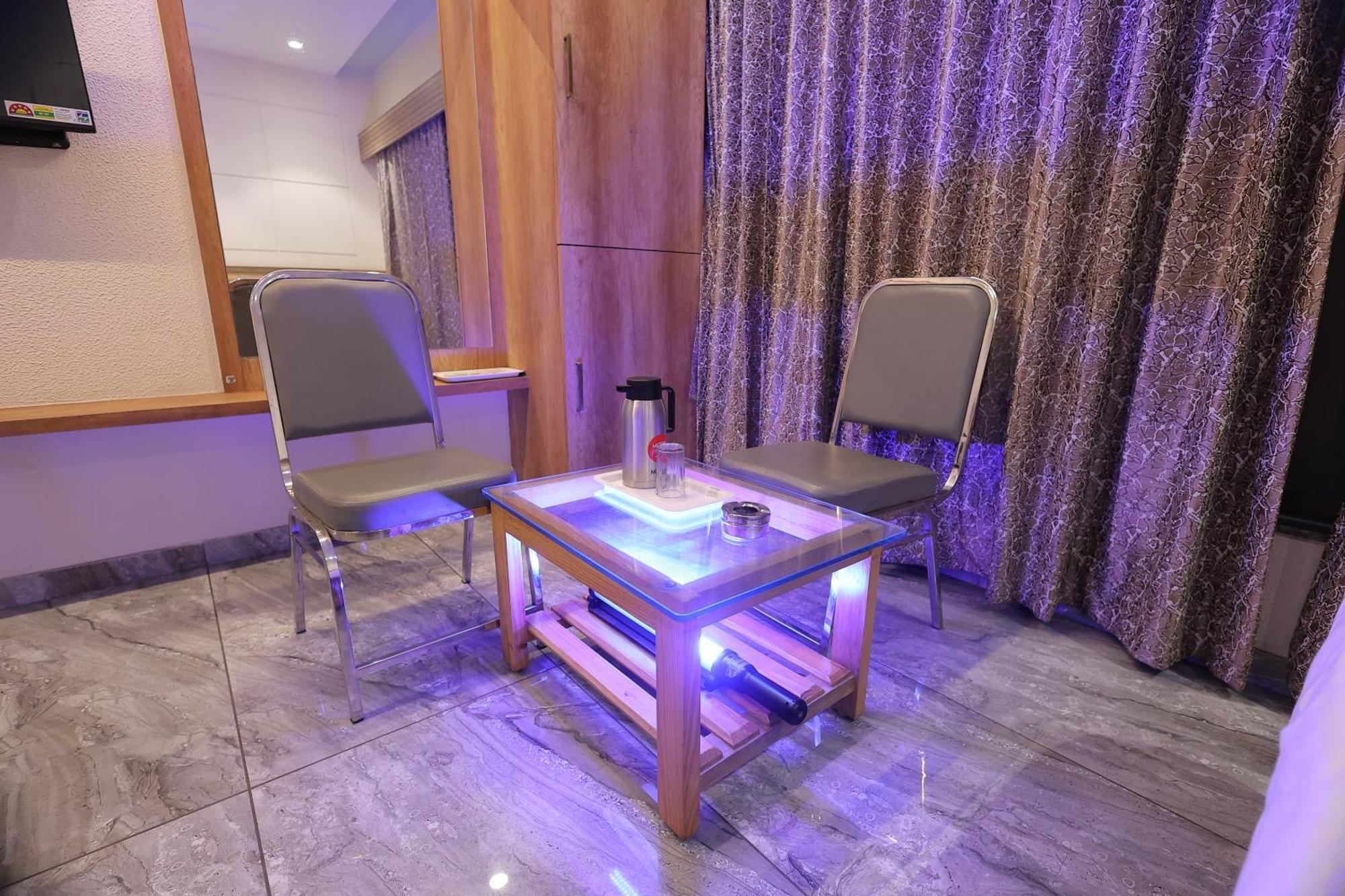 Hotel Horizon & Restaurant スーラト エクステリア 写真