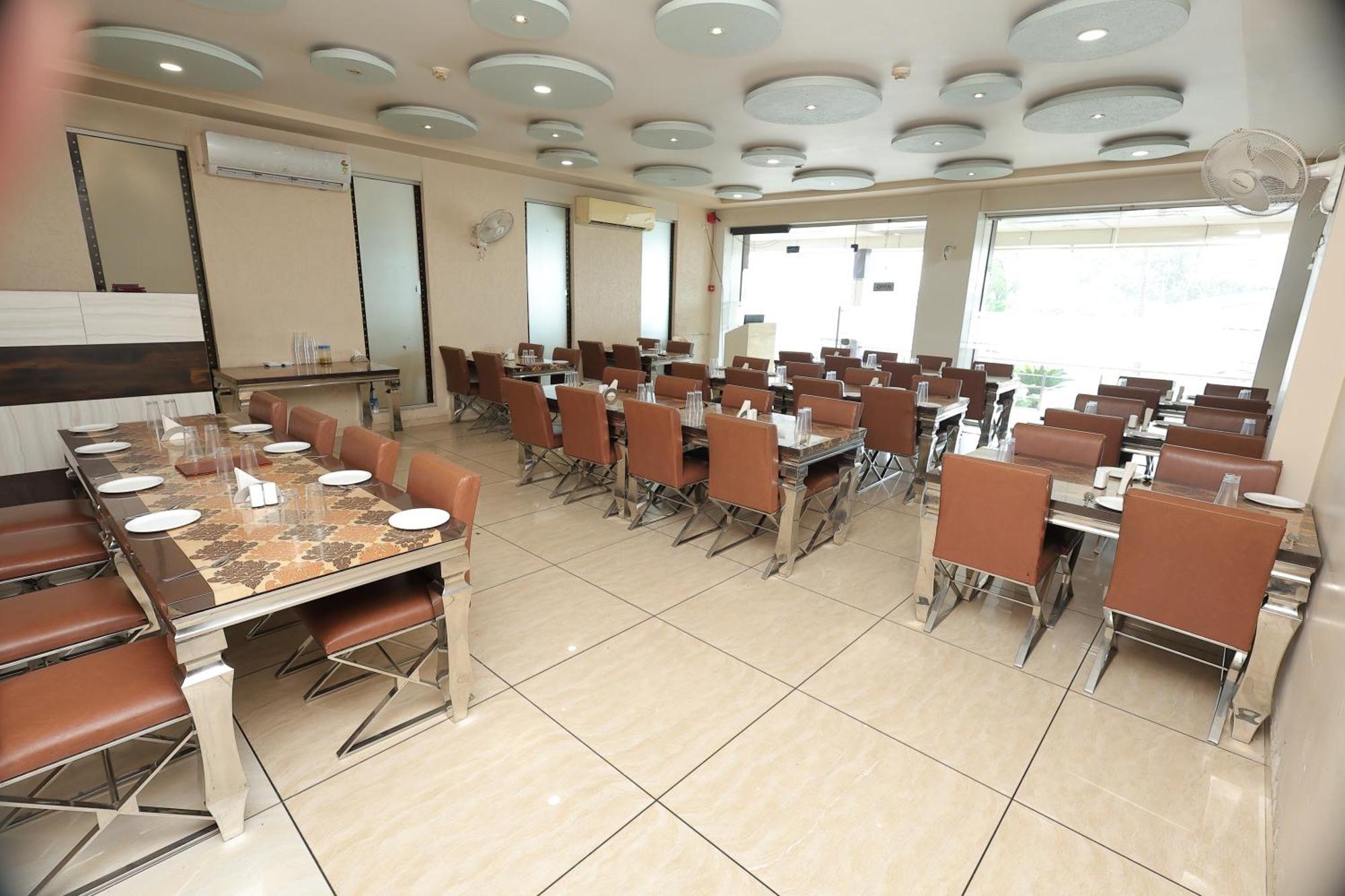 Hotel Horizon & Restaurant スーラト エクステリア 写真