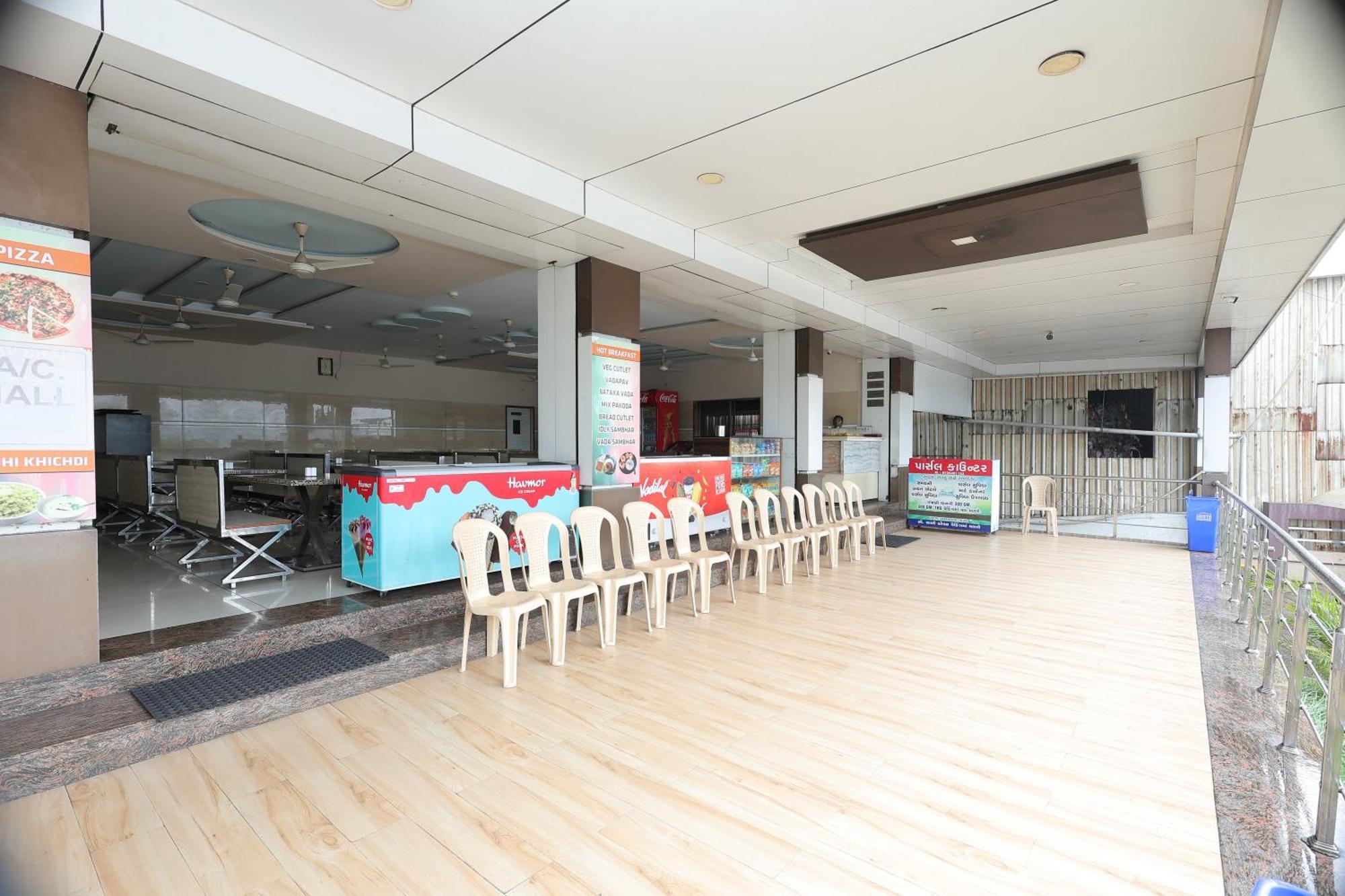 Hotel Horizon & Restaurant スーラト エクステリア 写真