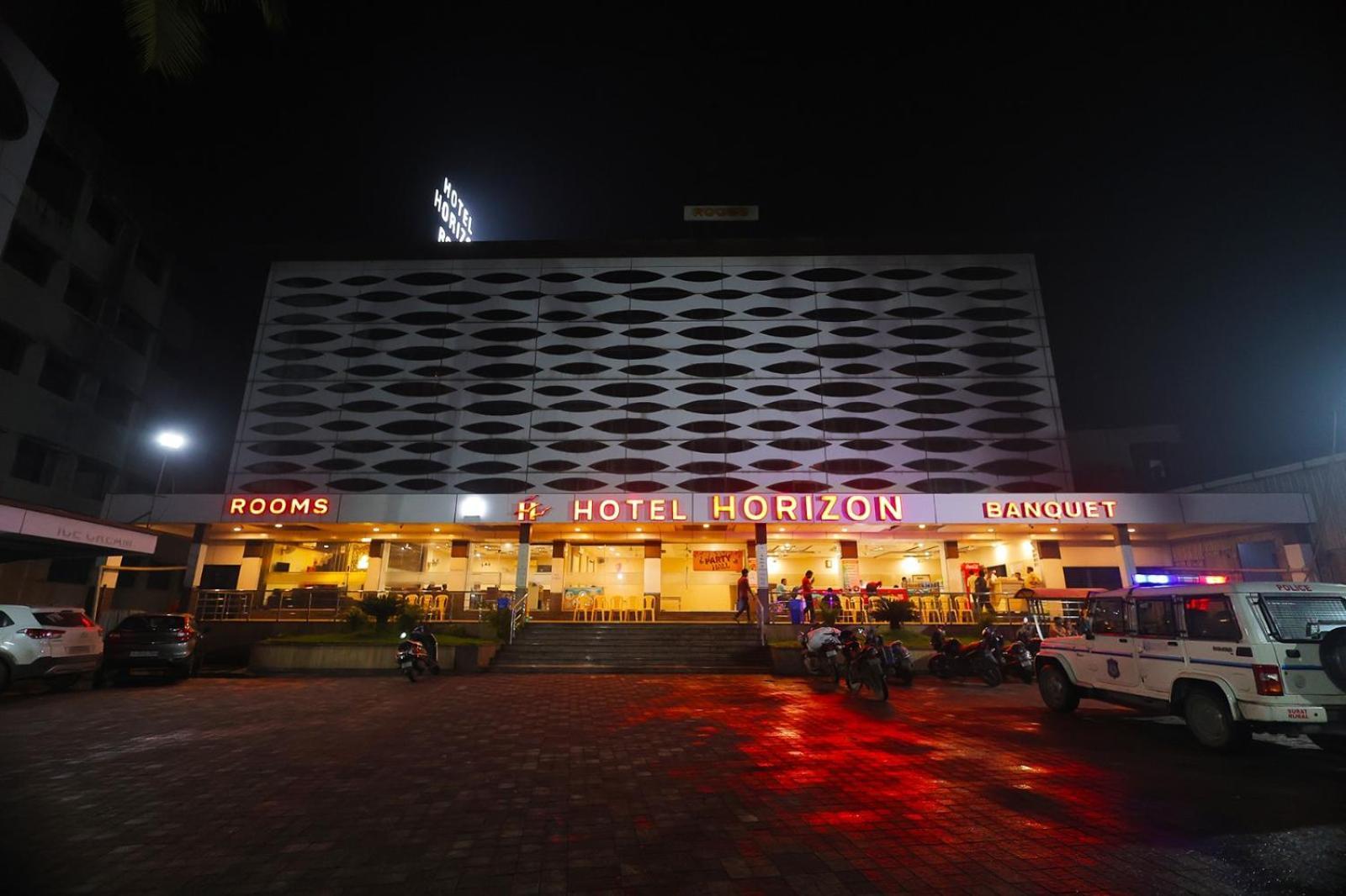 Hotel Horizon & Restaurant スーラト エクステリア 写真